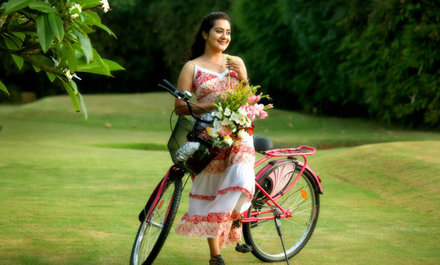 girl-with-cycle